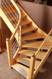 Holztreppe offene Stufen